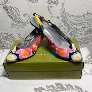 MOOTSIES TOOTSIES woman’s size 81/2 kitten heels